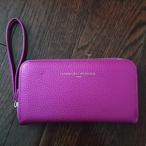 Adrienne Vittadini wristlet with portable charger